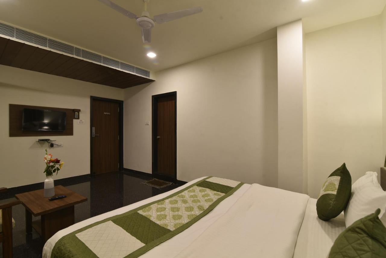 Hotel Clove Bijāpur Esterno foto