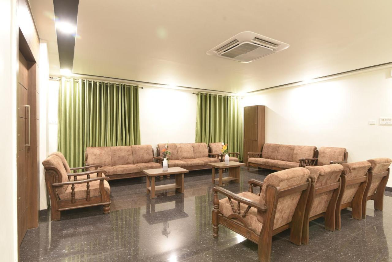 Hotel Clove Bijāpur Esterno foto
