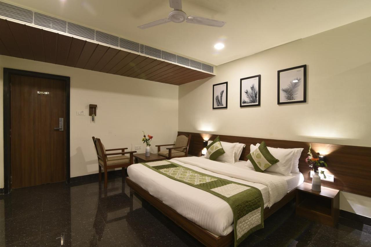 Hotel Clove Bijāpur Esterno foto
