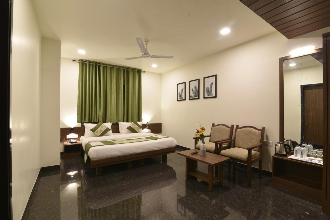 Hotel Clove Bijāpur Esterno foto